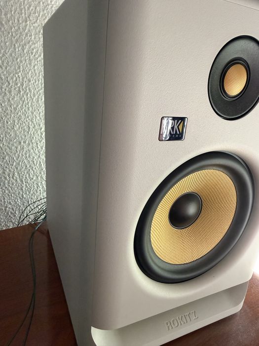 KRK Rokit 7 g4 white Colunas (2) + cabo