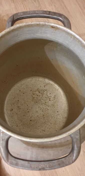 Тазики, алюминевый и эмалированный