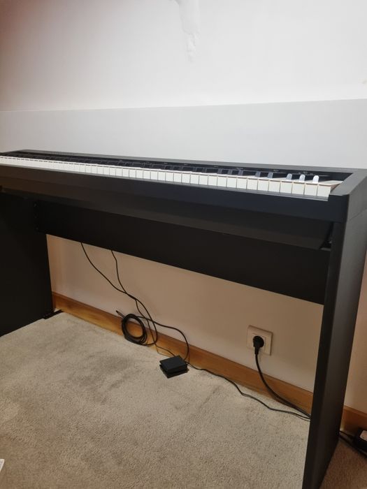 Piano Roland FP-30X com suporte