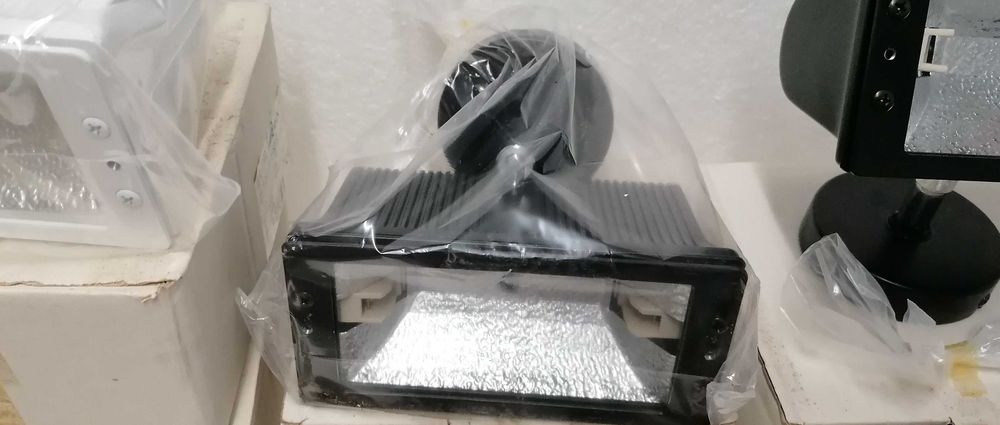 Projetores de iluminação exteriores, cada 5€