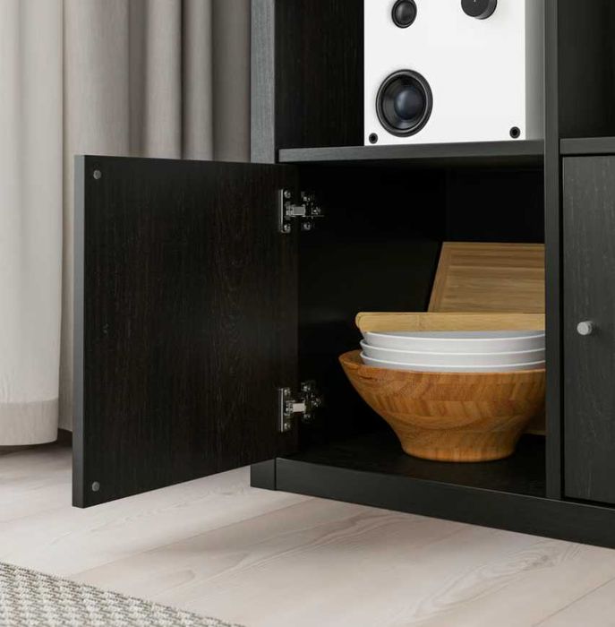 Estante IKEA KALLAX com portas e gavetas