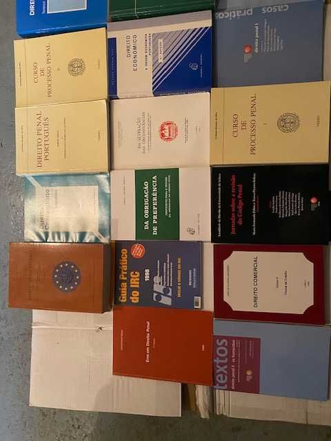Livros relacionados com Direito