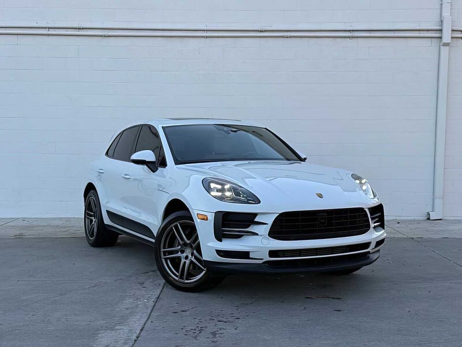 Porsche Macan      2021