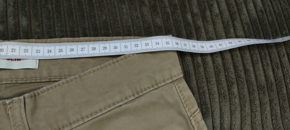 Levis 511 slim fit beżowe chinosy