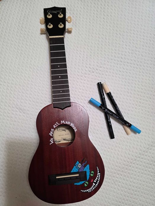 Ukulele pintado a mão