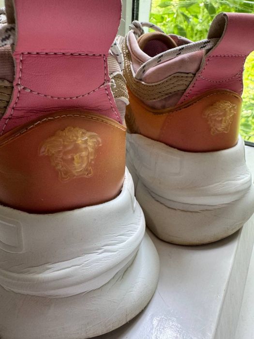 Продам Versace кросівки б/у