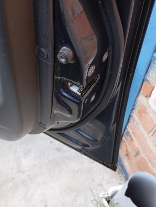 Тойота авенсіс,1.6, бензин