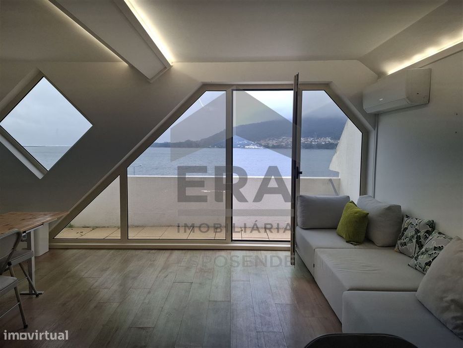 T2 remodelado com vista rio Caminha