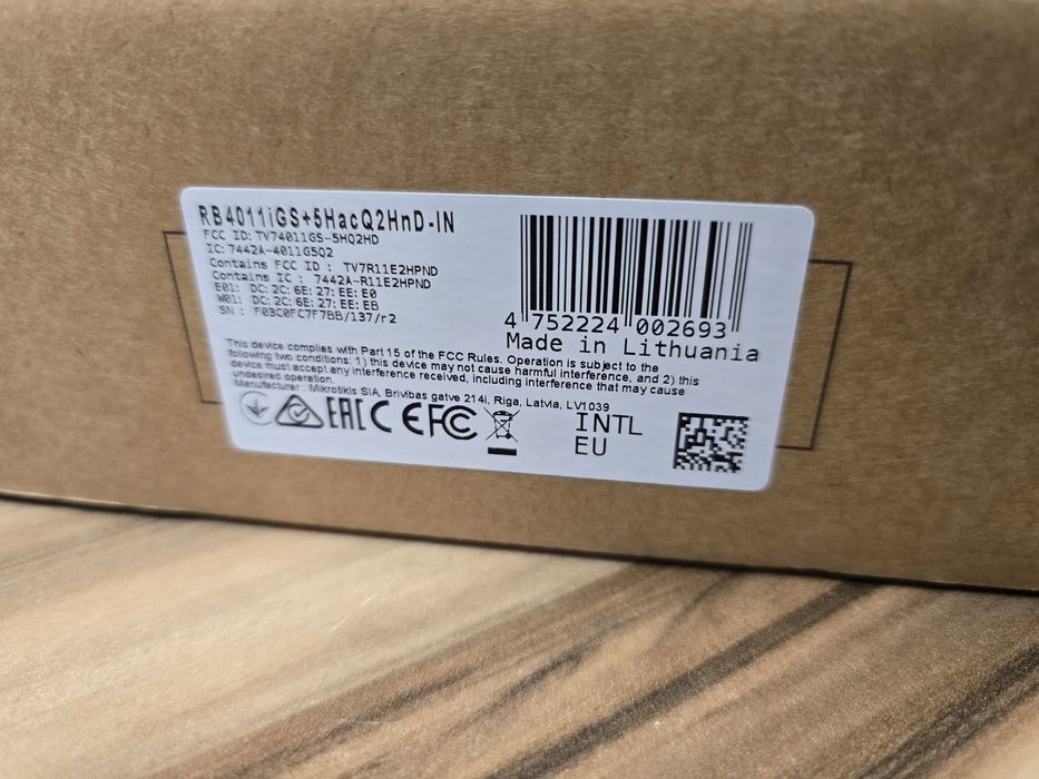 Router Mikrotik RB4011 iGS+5HacQ2HnD-IN