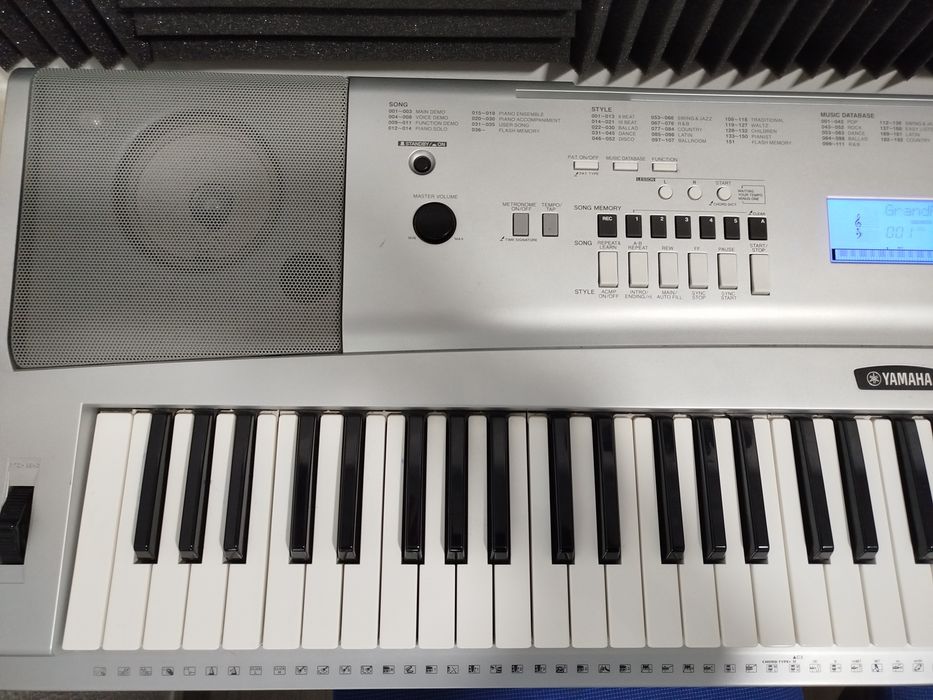 Piano Yamaha DGX 220