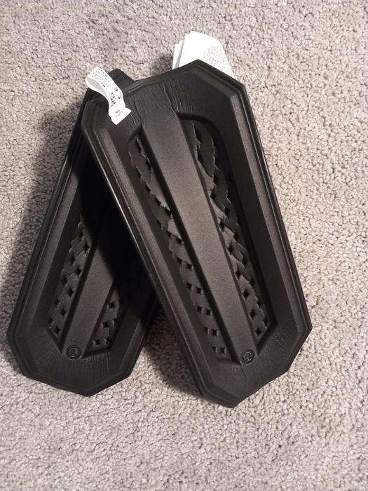 Ochraniacze piłkarskie adidas predator