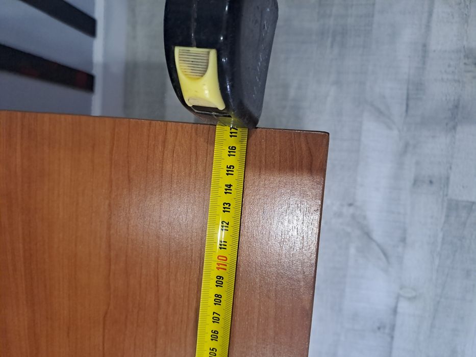 Cómoda maciça em cerejeira