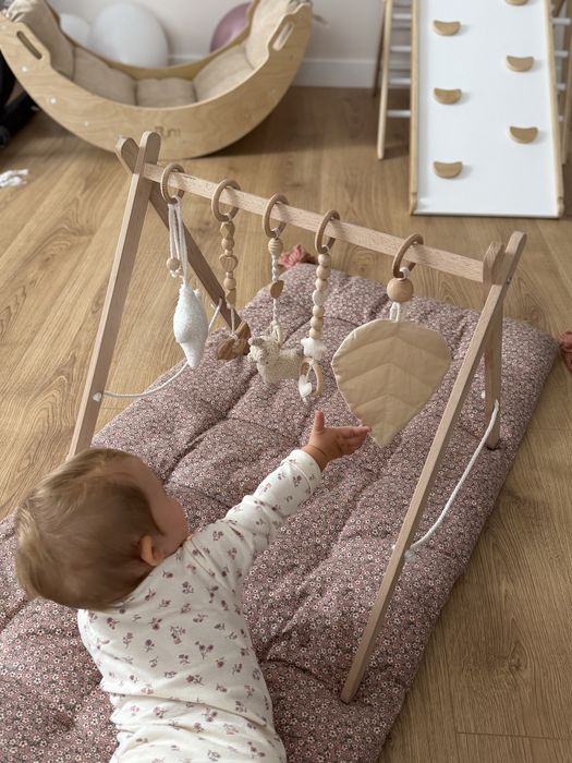 Дерев’яний розвиваючий тренажер стійка Монтессорі  baby gym (бейбі джим)