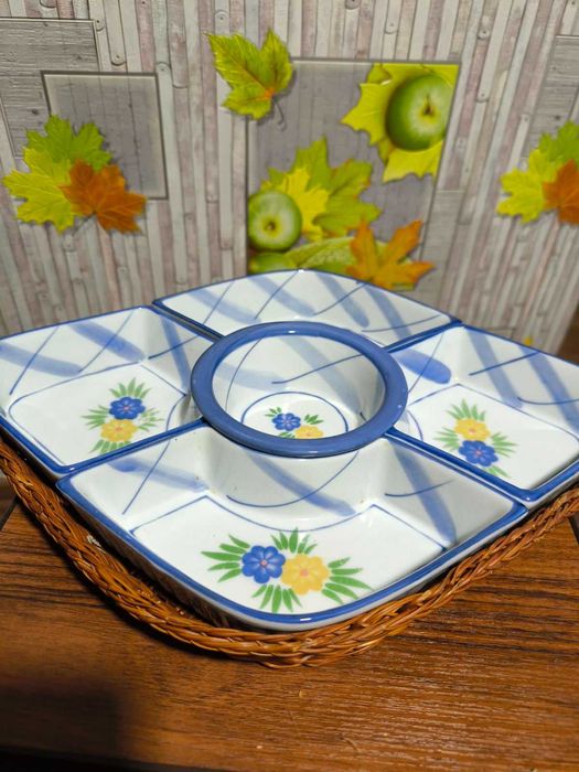 Менажниця в плетеній корзині