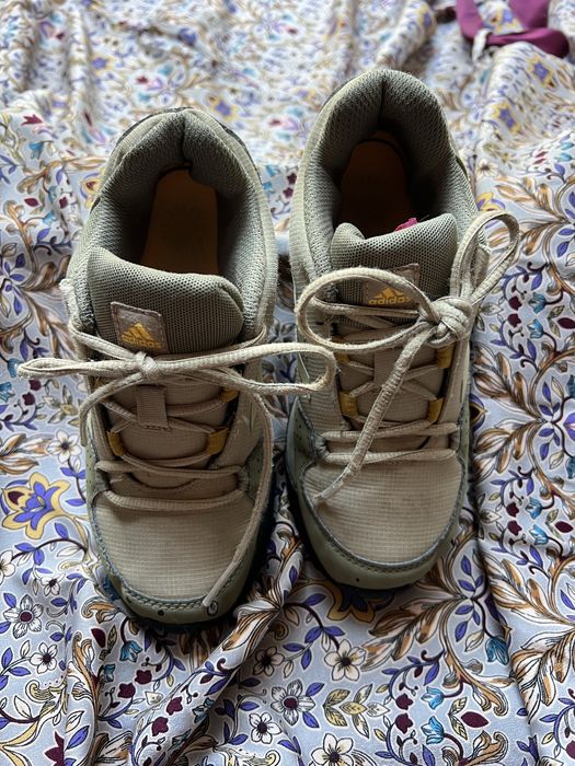 Ténis Adidas para caminhada Tam 32