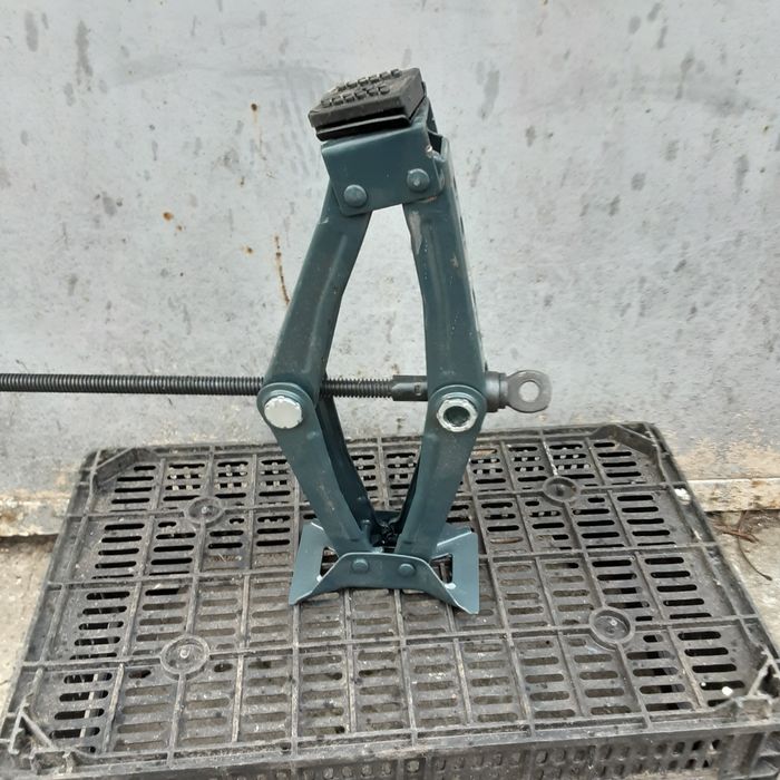 Домкрат Ауди Фольксваген Гольф Германия