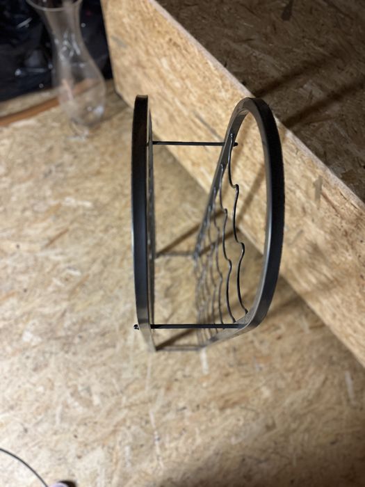 Stojak na wina metalowy