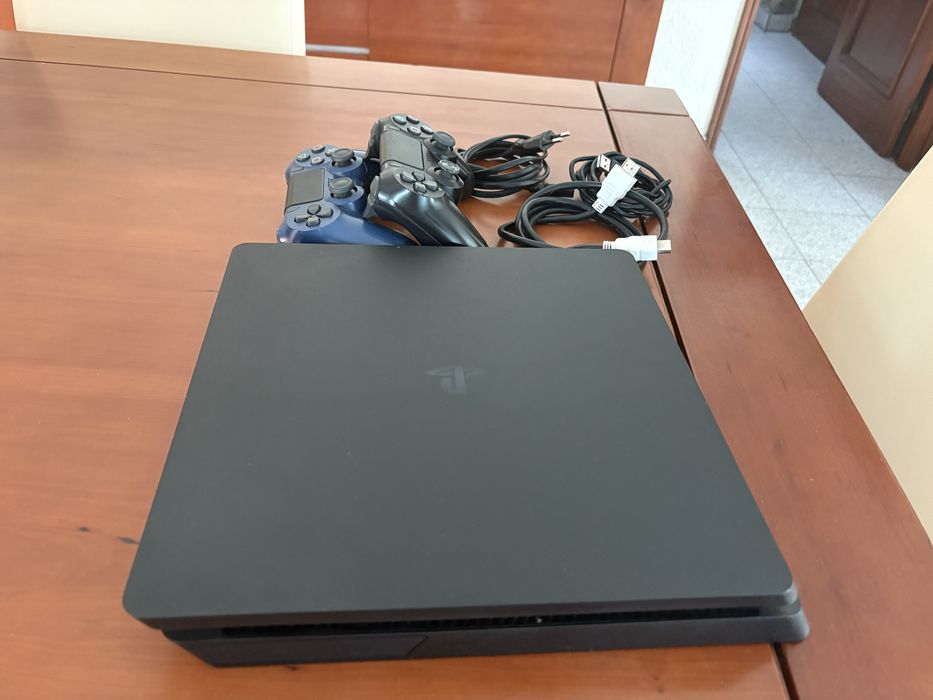 PS4 Slim 1TB com 2 comandos Sony originais