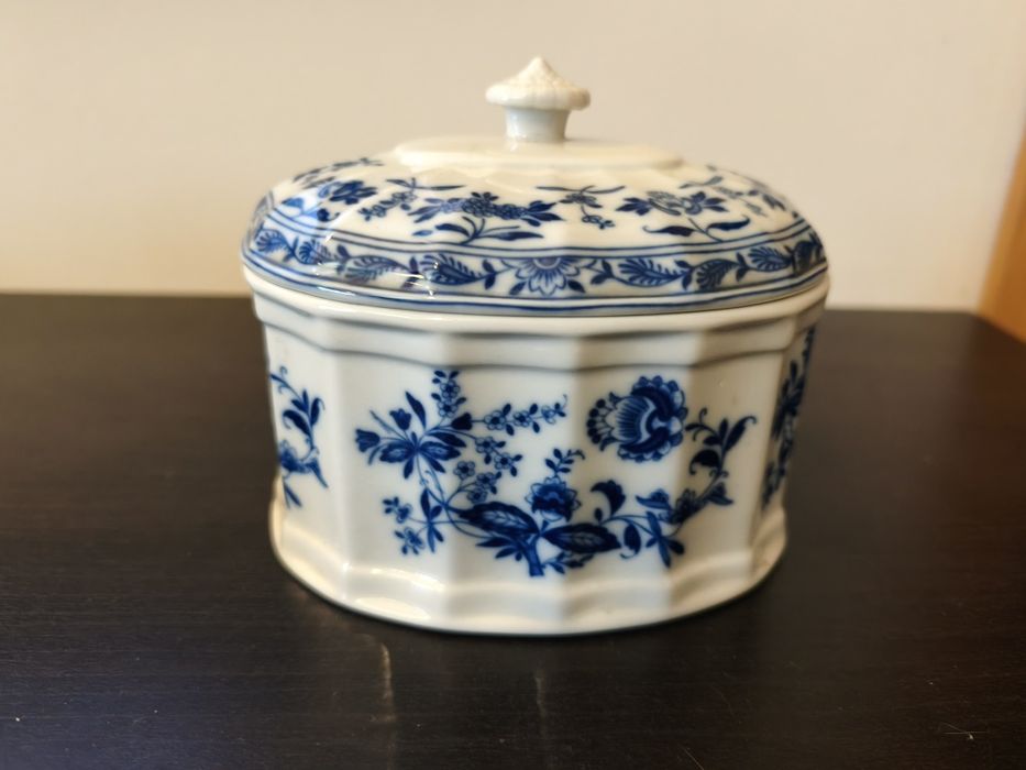 Peça de porcelana Vista Alegre BNU