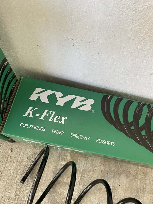 Sprezyny KYB mercedes w203 c180 nowe