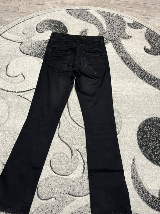 flared jeans, baggy jeans