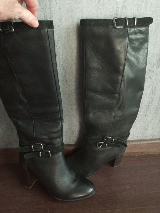 Продам женский сапоги и босоножки