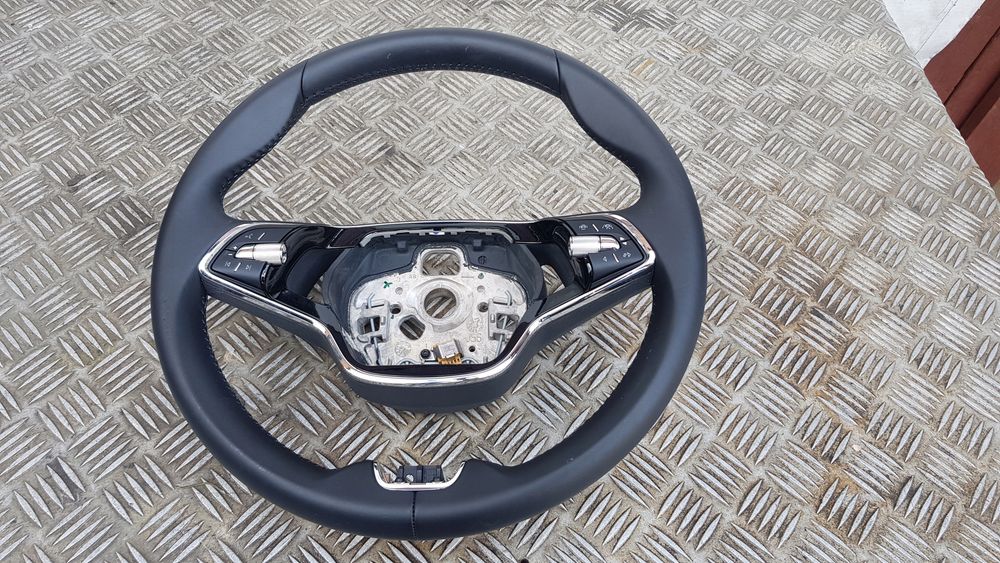 Skoda Octavia IV Kierownica skórzana Panel Multi Bardzo ładna