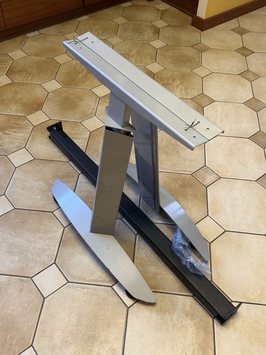 Stelaż pod biurko 140 cm - oddam za darmo