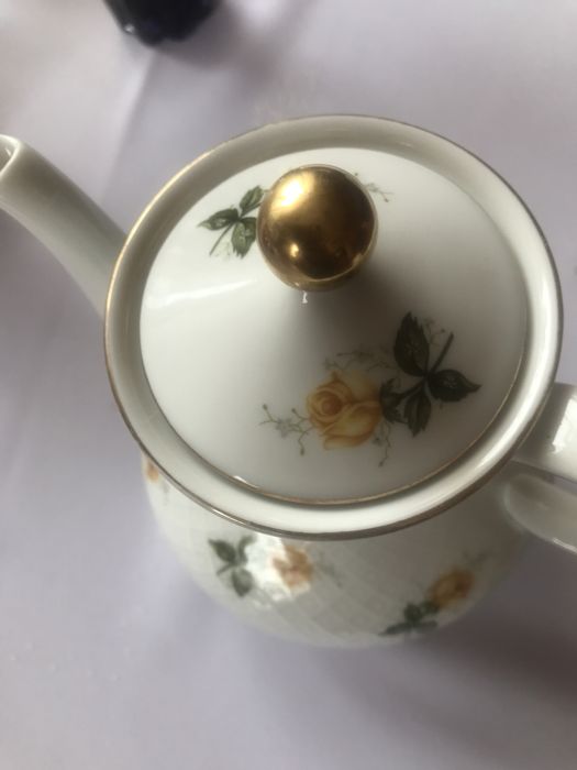 Dzbanek porcelana sygnowany