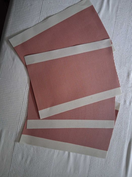 4 individuais Kasa, vermelho/creme (Portes incluídos)