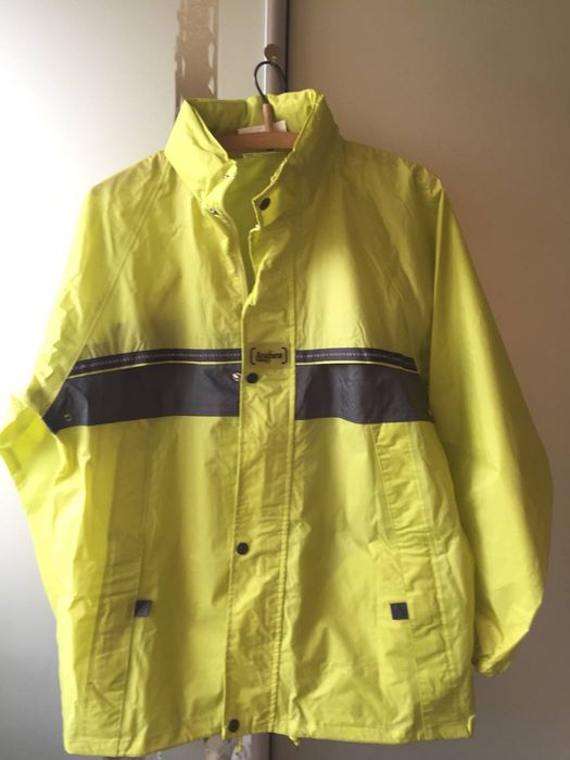 Дощовик . Яскравий. Стан відмінний.