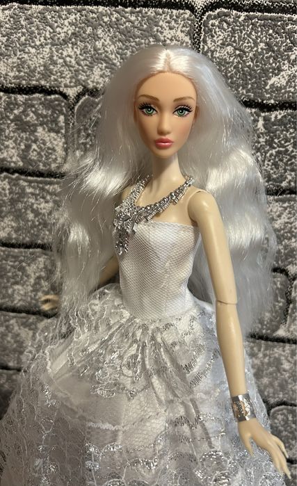 Лялька наречена Барбі гібрид , голова Дефа, тіло типу Інтегріті Мізі