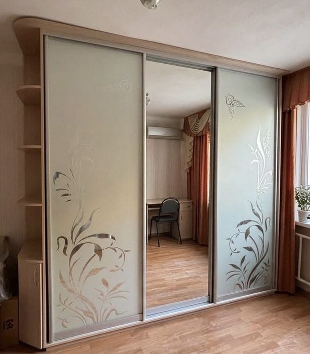 Продам вмістку шафу-купе