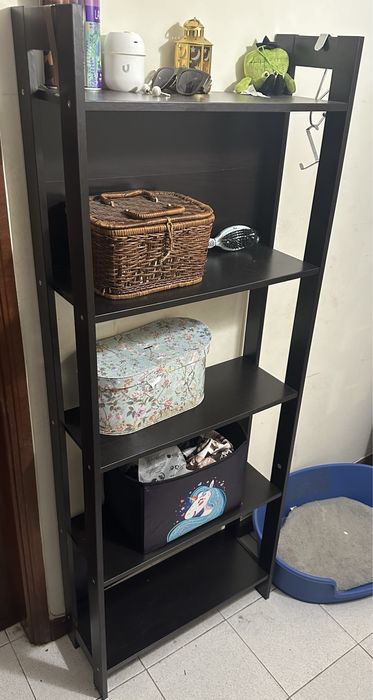 Prateleira de madeira