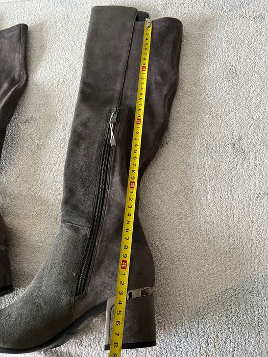 Сапоги DKNY розмір 37,5 (UK 4,5)