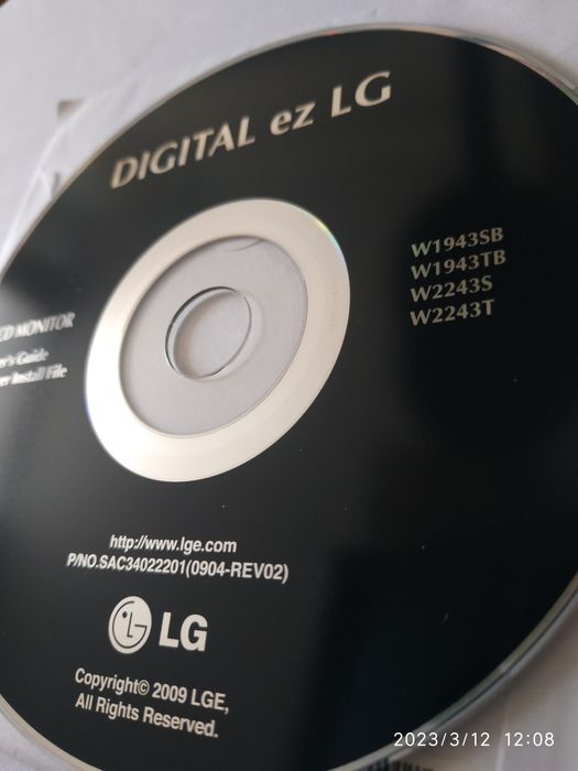 Монітор LG Flatron W2243S-PF