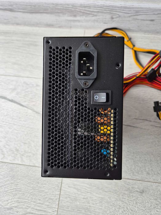 свіжий блок живлення 600W QUBE 80PLUS (4+4 CPU. 6+2 GPU). Trade-IN.