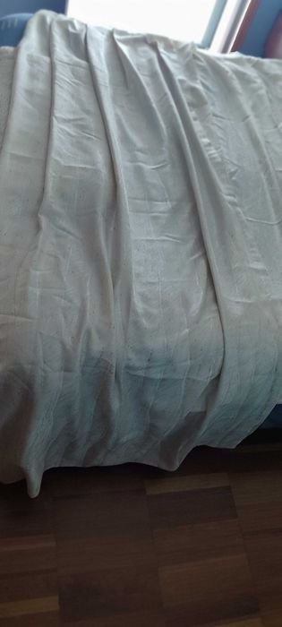 Cortinado composto por 2 peças, oferta para desocupar
