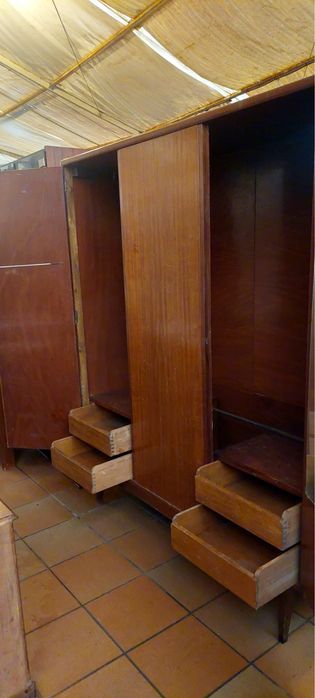 Roupeiro de 2 portas madeira escura