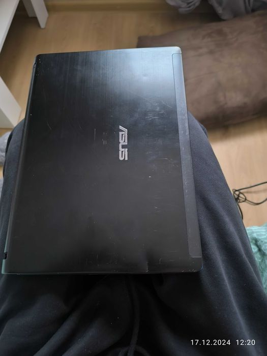 Pilnie sprzedam laptopa widocznego na zdjęciu