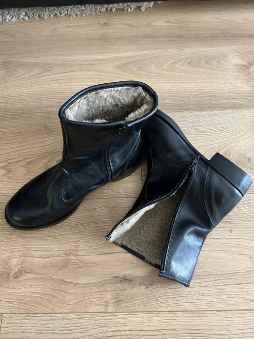 Botas de pele com interior forrado e sola