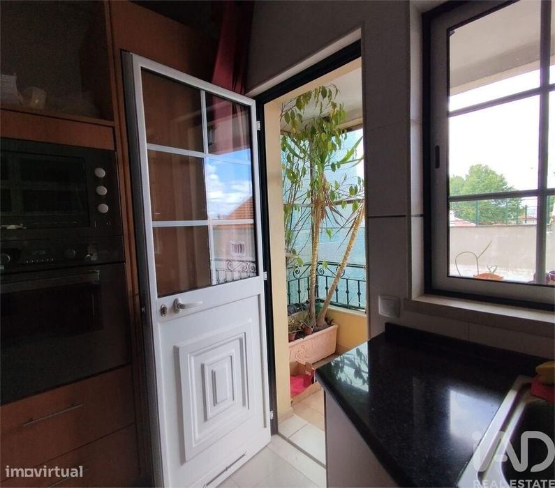 Apartamento T2 em Almeirim de 163,00 m2