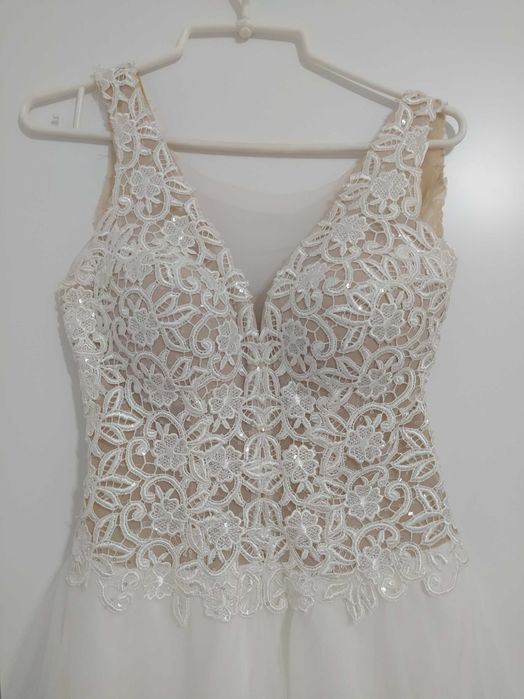 Lekka suknia ślubna BOHO z koronkową górą i zwiewnym dołem – rozmiar38