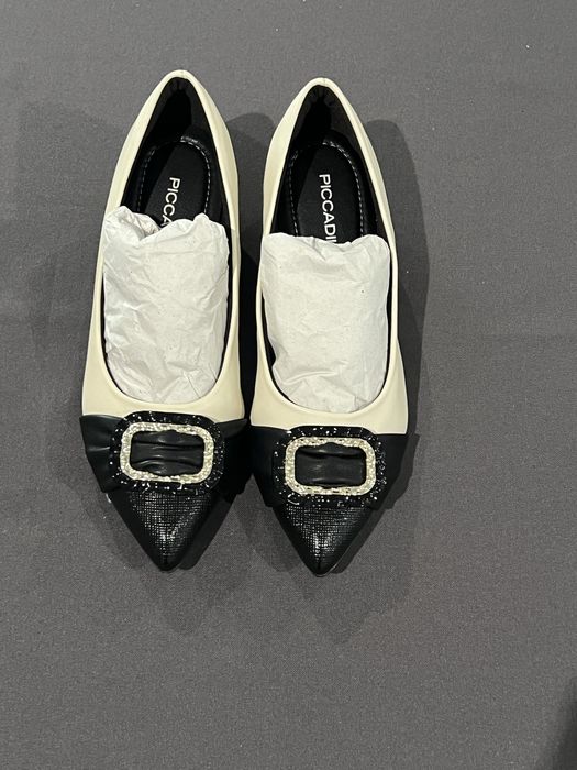 Sapatos Piccadilly novos