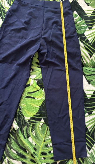 Nowe eleganckie spodnie granatowe
