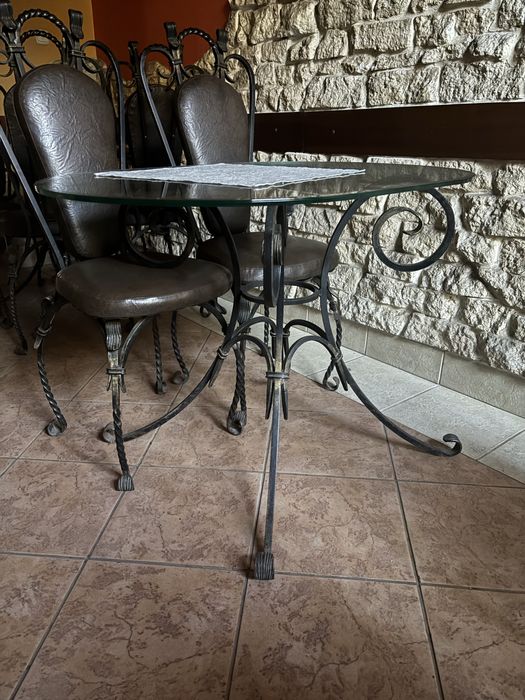 Кований стіл зі скляною стільницею (можливий опт + крісла)