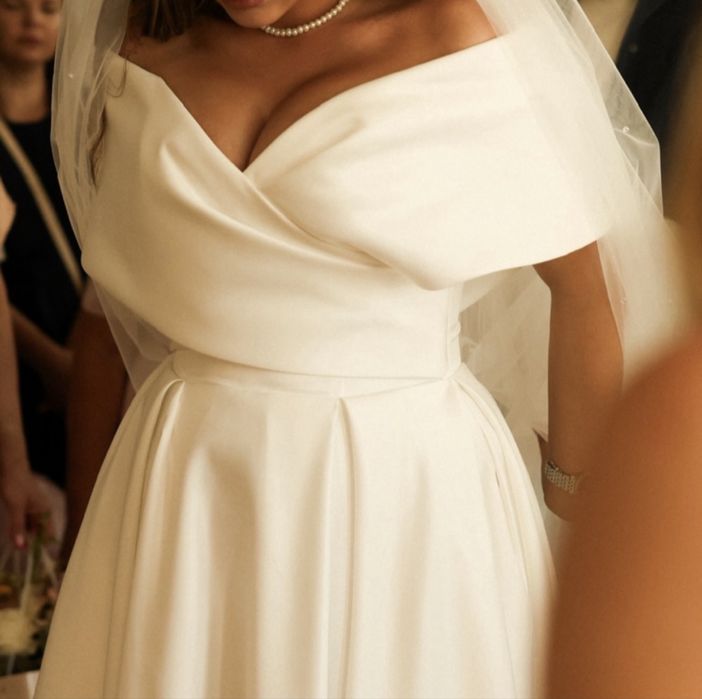 Весільна сукня