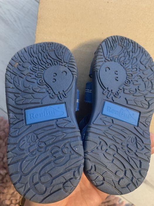 Niebieskie sandalki r 20