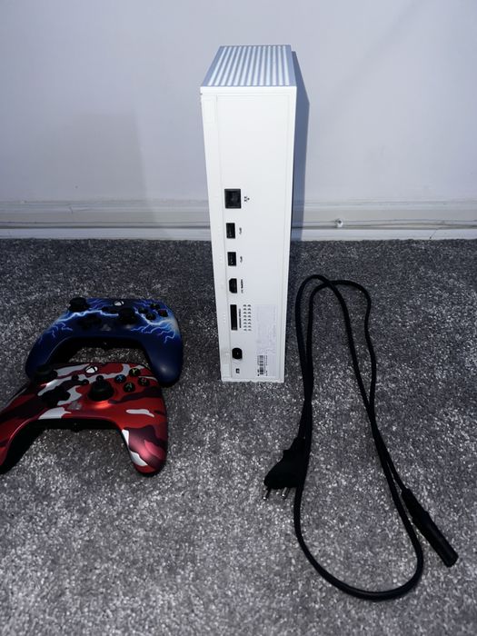 Xbox Series S 512 Gb + 2 Pady + Kabel Zasilania