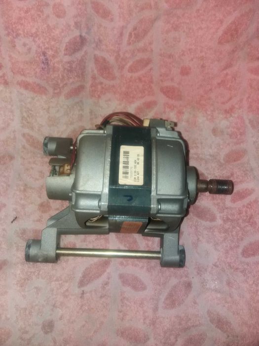 Двигатель стиральной машины Ariston AVL 109 Италия